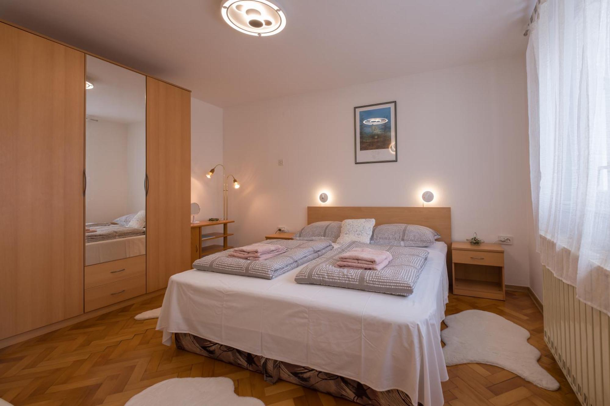 קרק Apartments Lovorik מראה חיצוני תמונה