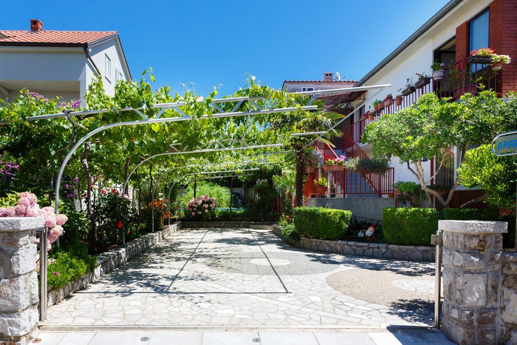 קרק Apartments Lovorik מראה חיצוני תמונה